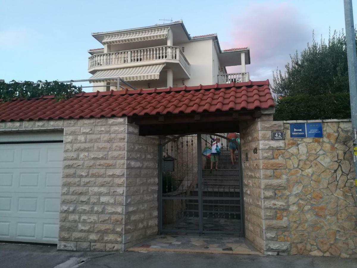 Apartmani Jureta Okrug Gornji Kültér fotó